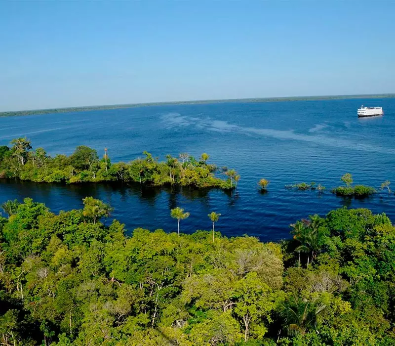 Navegue pela Floresta Amazônica no Cruzeiro Iberostar Grand Amazon All Inclusive em Manaus, AM.