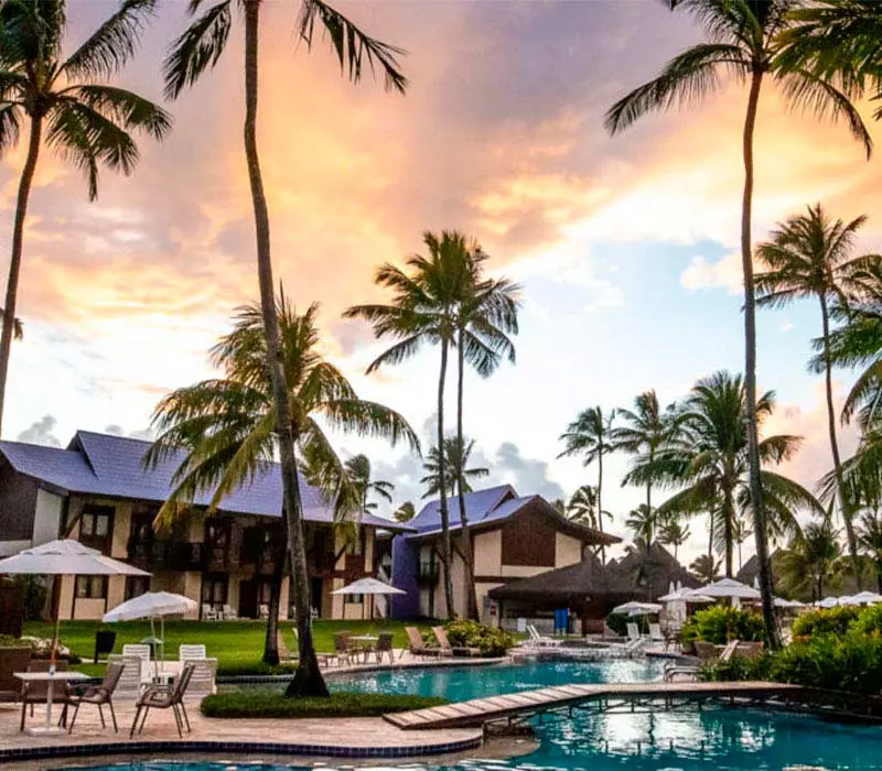 Summerville All Inclusive um resort em estilo polinésio.